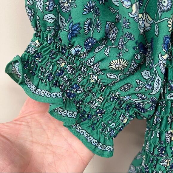 - Max Studio green flowered smocked peasant top size L - Picture 3 of 6